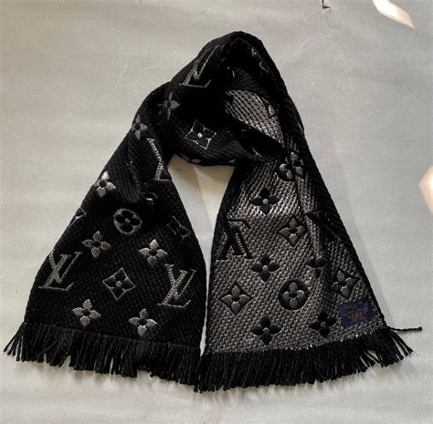 sciarpa louis vuitton uomo dorata|Sciarpe Uomo: lana, seta e molto altro .